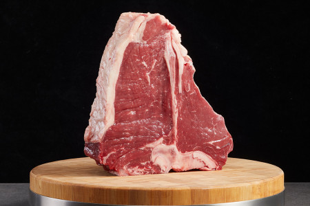 T-bone-steak-rauw-op-plank-2023-LR